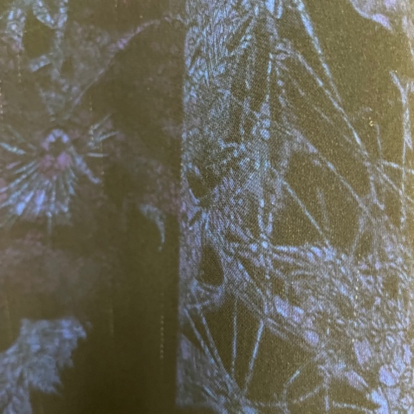 Elie Tahari 100% Silk, Printed Royal blue & black colour long sleeve blouse  M-L - Picture 8 of 10